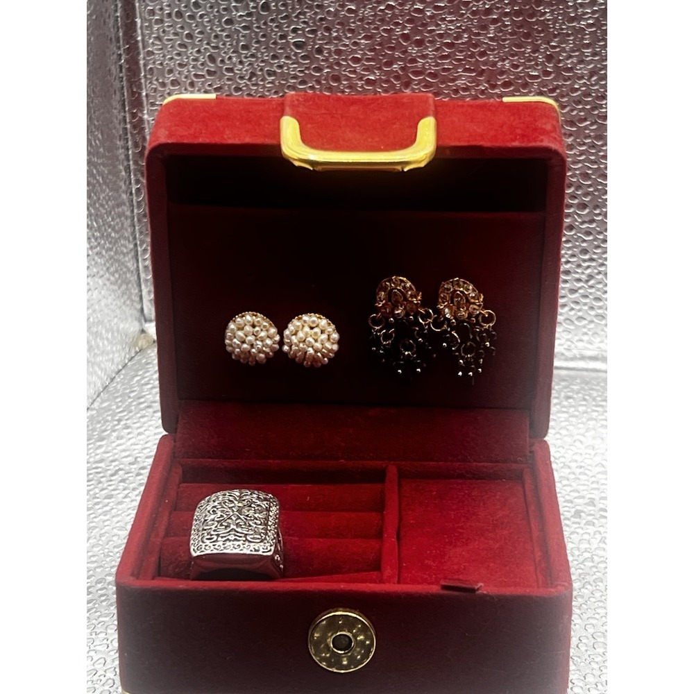 Red velvet Travel Jewelry Box W/ A Fashion Ring Sz 7.5 & 2 Pairs Vtg Earrings